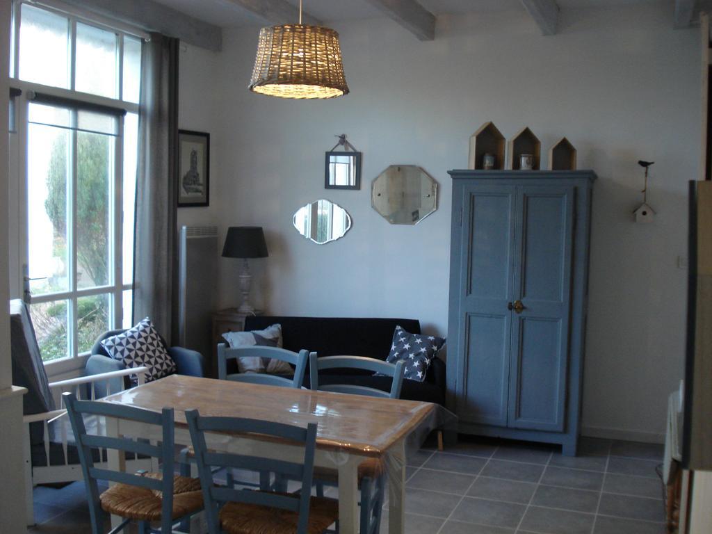 La Petite Maison Du Parc Bois-en-Ardres Екстериор снимка